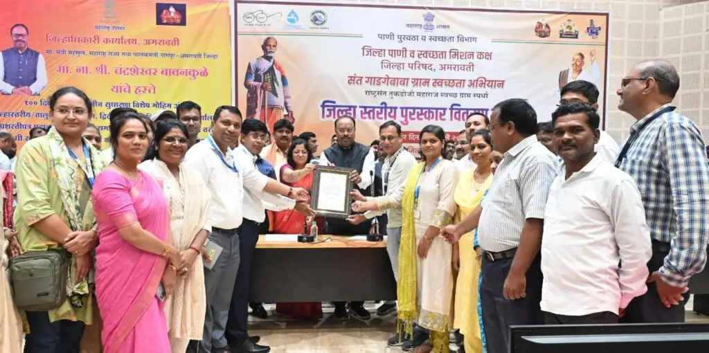 स्वच्छता अभियानात पुरस्कारप्राप्त ग्रामपंचायतींना दहा लाखांचे इनाम – पालकमंत्री चंद्रशेखर बावनकुळे यांची घोषणा