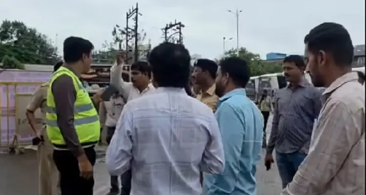 अप्पर पोलीस आयुक्त वाघोलीतील वाहतूक कोंडी सोडवण्यासाठी  उतरले रस्त्यावर